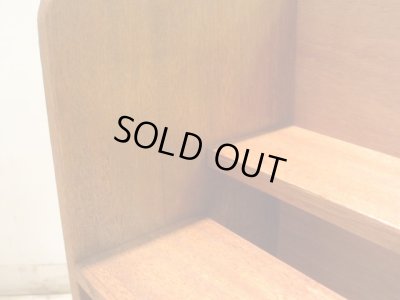 画像9: 木味良い 段違い棚板の飾り棚