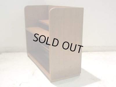 画像4: 木味良い 段違い棚板の飾り棚