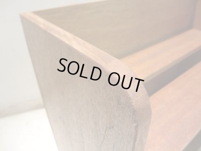 画像7: 木味良い 段違い棚板の飾り棚