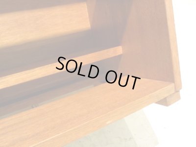 画像10: 木味良い 段違い棚板の飾り棚