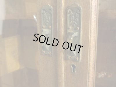 画像10: アンティーク 古い洋館のガラスキャビネット 楢無垢材