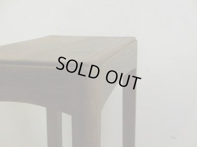 画像7: アンティーク 深い木味の四角いスツール 