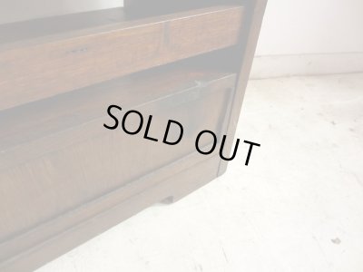 画像15: アンティーク 楢無垢材の重厚なクサビ本棚