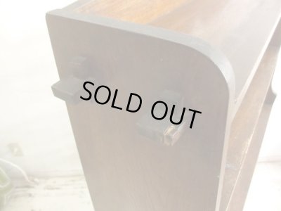 画像13: アンティーク 楢無垢材の重厚なクサビ本棚