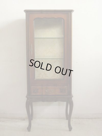 画像5: クラシックな猫脚のガラスキャビネット 3面ガラスショーケース