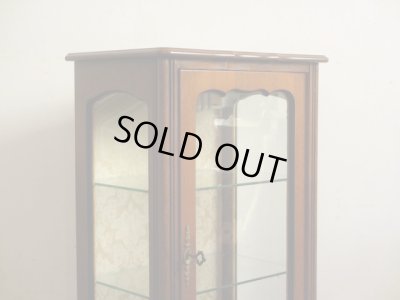 画像6: クラシックな猫脚のガラスキャビネット 3面ガラスショーケース