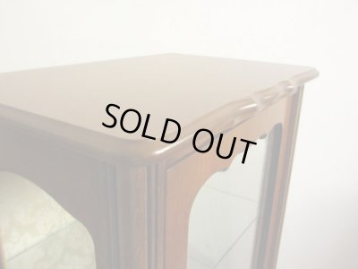 画像15: クラシックな猫脚のガラスキャビネット 3面ガラスショーケース