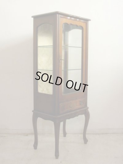 画像4: クラシックな猫脚のガラスキャビネット 3面ガラスショーケース