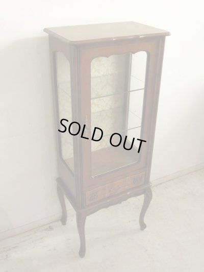 画像2: クラシックな猫脚のガラスキャビネット 3面ガラスショーケース