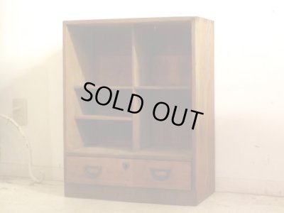 画像2: アンティーク 乾いた木味の素朴な収納棚