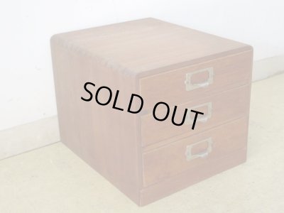 画像2: アンティーク 小ぶりなナラ材3杯小引出し ネームプレート付