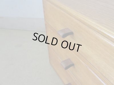 画像4: アンティーク 革ツマミのナラ材3杯小引出し