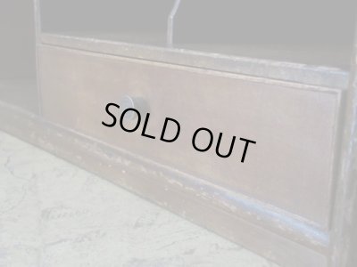 画像10: アンティーク ナラ無垢材 引出し付の飾り棚 収納棚