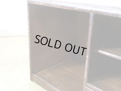 画像11: アンティーク ナラ無垢材 引出し付の飾り棚 収納棚