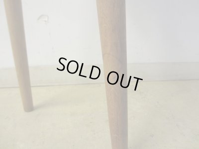 画像9: ヴィンテージ ナラ材 3本脚のハイスツール 花台