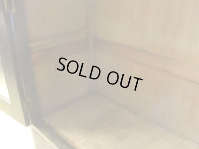 画像13: アンティーク 桜材 深い木味のガラス本箱 収納棚