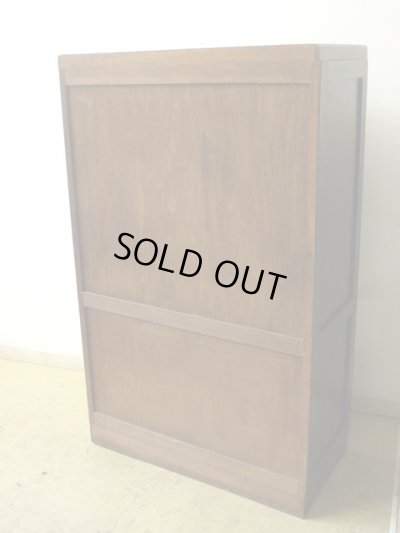 画像4: アンティーク 桜材 深い木味のガラス本箱 収納棚