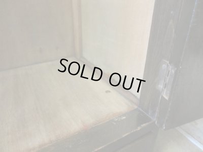 画像15: アンティーク 桜材 深い木味のガラス本箱 収納棚