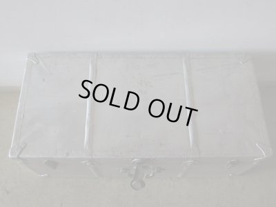 画像4: アンティーク 大型アルミトランク (1)