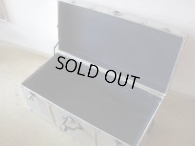 画像12: アンティーク 大型アルミトランク (1)