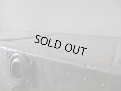 画像8: アンティーク 大型アルミトランク (1)