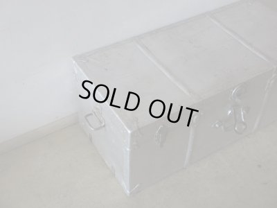 画像3: アンティーク 大型アルミトランク (1)