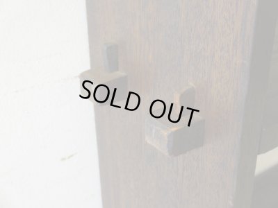 画像8: アンティーク 深い木味 ラワン無垢材の楔本棚 ブックシェルフ