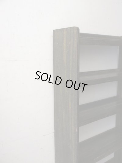 画像2: アンティーク シックな色味のラワン無垢材本棚 