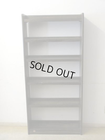 画像3: アンティーク シックな色味のラワン無垢材本棚 