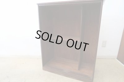 画像6: ヴィンテージ 深い木味のガラス戸棚