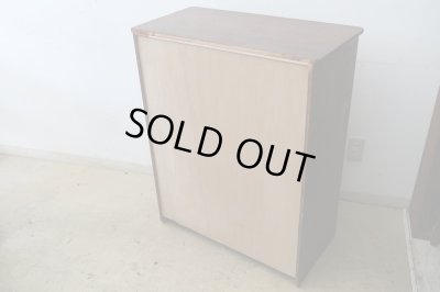 画像13: ヴィンテージ 深い木味のガラス戸棚