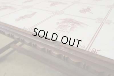 画像9: イギリスヴィンテージ タイル風トップのローテーブル