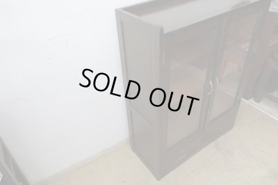 画像7: アンティーク 深い木味のガラス棚 本箱