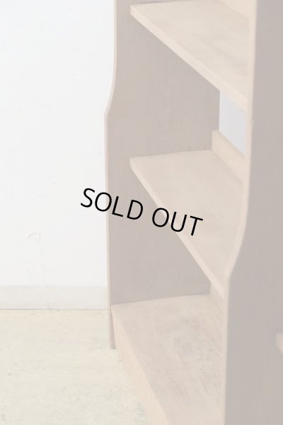 画像6: アンティーク 明るい木味の楔式本棚