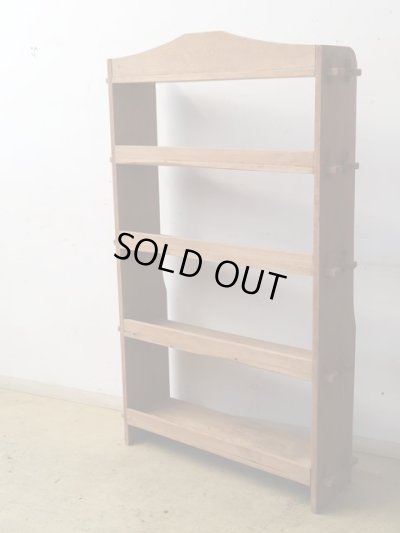 画像3: アンティーク 明るい木味の楔式本棚