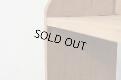 画像13: アンティーク 明るい木味の楔式本棚