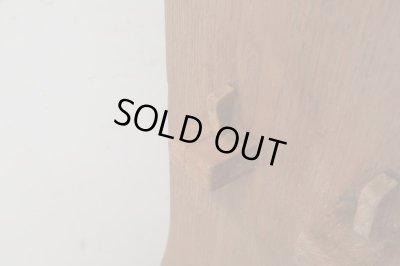 画像16: アンティーク 明るい木味の楔式本棚