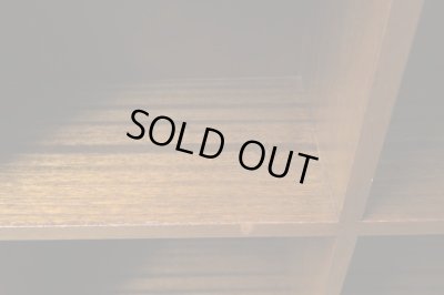 画像9: ヴィンテージ 深い木味 ラワン無垢材の収納棚 本棚