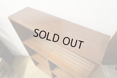 画像4: ヴィンテージ 深い木味 ラワン無垢材の収納棚 本棚