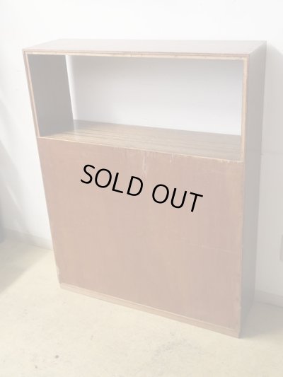 画像3: ヴィンテージ 深い木味 ラワン無垢材の収納棚 本棚