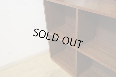 画像7: ヴィンテージ 深い木味 ラワン無垢材の収納棚 本棚