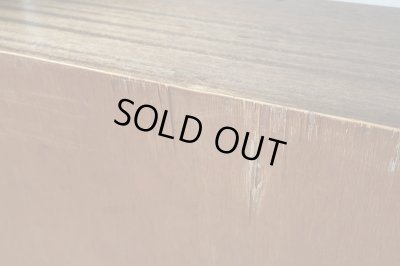 画像14: ヴィンテージ 深い木味 ラワン無垢材の収納棚 本棚