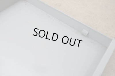 画像15: ヴィンテージ スチール製書類棚 A4小引出し