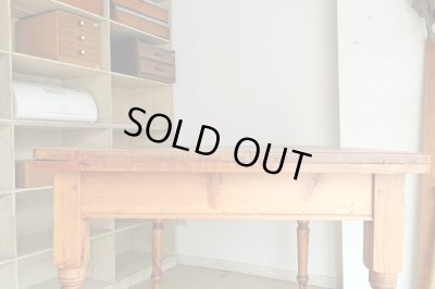 画像13: アンティーク パイン材の引き出し付きダイニングテーブル