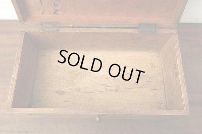 画像10: 乾いた木肌 木製工具箱