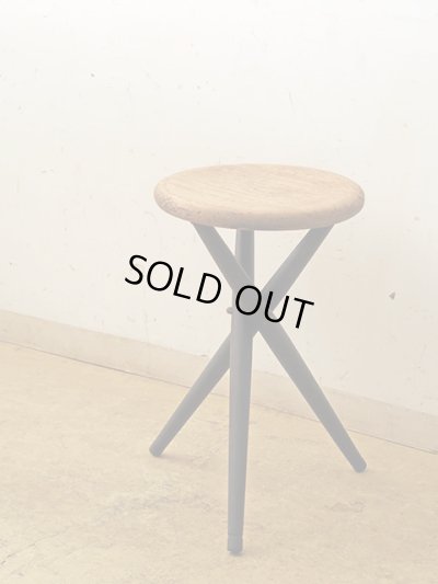 画像2: アンティーク ３本脚の木製スツール