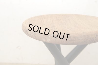 画像5: アンティーク ３本脚の木製スツール