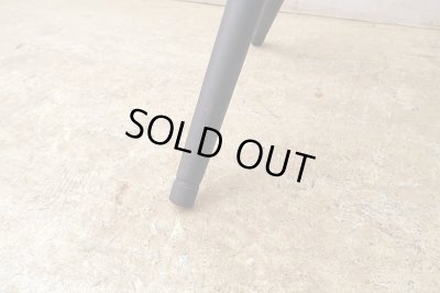 画像9: アンティーク ３本脚の木製スツール