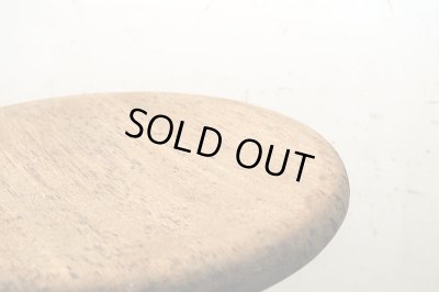 画像6: アンティーク ３本脚の木製スツール