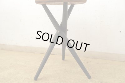 画像8: アンティーク ３本脚の木製スツール